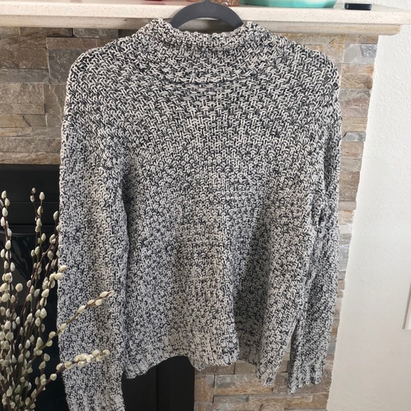 Forever 21 Sweaters - Forever 21 Salt and Pepper Speckled Turtle Neck